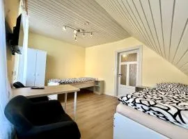 Helle und bequeme Monteurwohnung mit Balkon