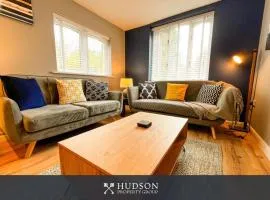 2 Bedroom Home near Theatre Severn with Parking