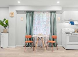 Private Cozy Room with Free Parking, Bed & Breakfast in Toronto