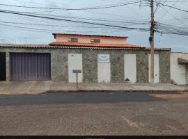 Pousada Roosevelt- suíte 1, hotel in Uberlândia
