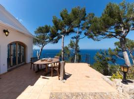Marivent Villa con vistas panorámicas al mar, hotel i Banyalbufar