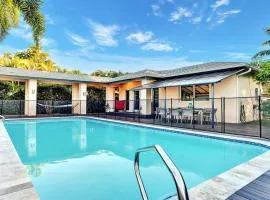 Ultimate Retreat 6BR & 3BA Villa near Beach