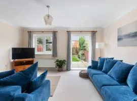 Redhill,Sleeps9,Parking,17minsLGW30 to London