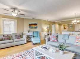 Downtown Tybee-Brass Rail-3 bed-2 covered parking, hotel din Tybee Island