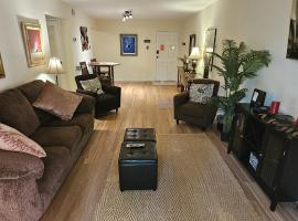Walkable to Sanford Stadium or downtown, hotel in Athens