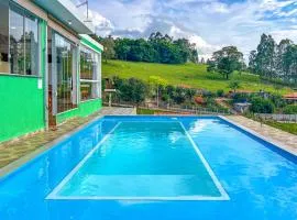 Chacara com WiFi, piscina,churrasqueira e conforto