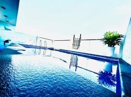 SandA Villa、Ph&uacute; Hiệpのプール付きホテル