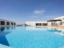 Home2Book Nordic Stay, Pool & Waves in Abades
