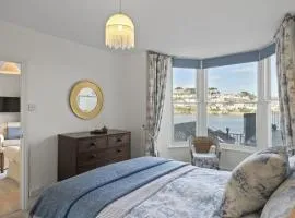 Apartment Sea Views & Terrace on Waters Edge in Polruan