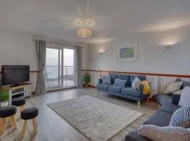 Large House with Panoramic Sea Views & Parking