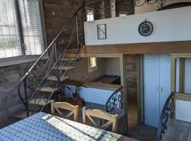 Petit LOFT Jardin Terrasse Climatisation WI FI Parking public gratuit