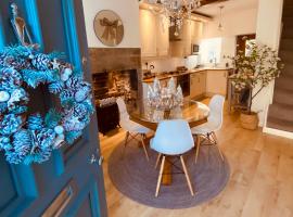 The Tenth House, Grade II Listed Georgian Town House, Wirksworth, Derbyshire, Peak District Cottage, Sleeps 4