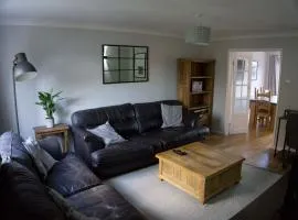 Entire 3-bed house near Cheltenham racecourse and town