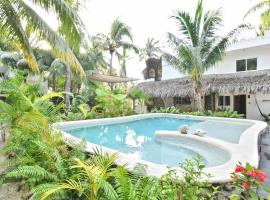 Maria Bonita Hotel & Restaurant El Cuyo by Spot Rentals, hotel en El Cuyo
