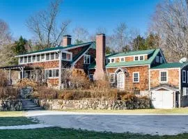 Outdoor Fireplace and Pool Table Tamworth Home!