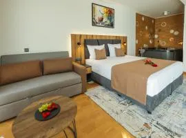 Lavalliere Hotel & Villas