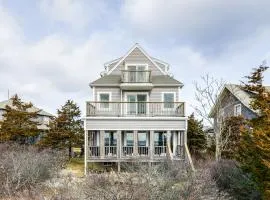 Marshfield Home w/ 4 Decks & Private Beach Access!