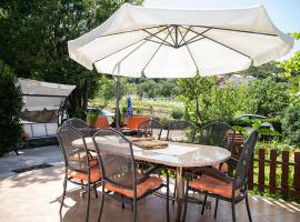 Apartment Mira, hotel in Supetarska Draga