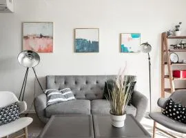 Chic Vibes in a Lakeside Townhouse