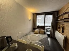 Résidence Les Melezes - Studio tout confort · Accès pistes par navette · Parking extérieur MAE-1074