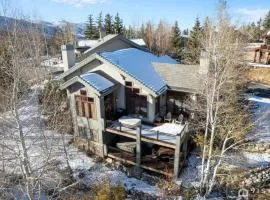 Luxe Mountain Lodge Hot Tub and Free Ski Shuttle