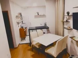 FLAT, 2 quartos, confortável e bem localizado