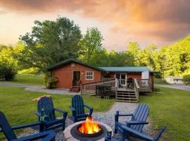 The Rustic Cottage by AvantStay Hot Tub Fire Pit Pool Table 5mins to Town
