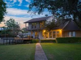Travis by AvantStay Waterfront Lake Retreat