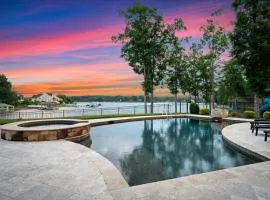 Paradise Pointe by AvantStay Lakefront Views Playset