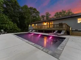 Fireside Fun by AvantStay Sleeps 18 Waterfront Pool