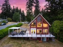Polnell Point Lookout by AvantStay Water Views Hot Tub Large Patio