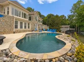Whitetail Cove by AvantStay Lakefront w Pool Private Dock Sleeps 20