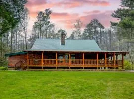 Twin Creeks Lodge by AvantStay 33 Acre Retreat