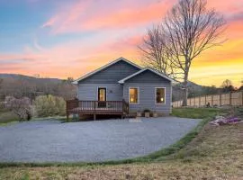 Little Pisgah Sunrise by AvantStay Mountain View