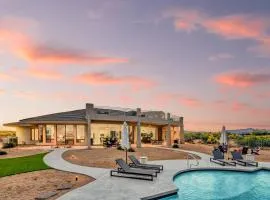 Fallbrook by AvantStay Secluded Home on 40acres wPool Rooftop Trails