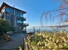 Langley Waterfront Condo by AvantStay A Views