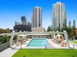 Prime Broadbeach Location wPool Free Onsite Parking