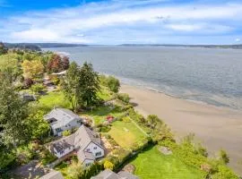 Colonial Bluff House Above the Sea by AvantStay