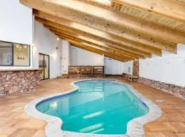 Honeypot by AvantStay Indoor Pool Hot Tub