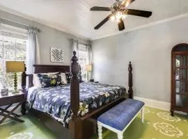 Lighthouse Villa by AvantStay Walk to Southernmost Point w Private Pool Patio Month Long Stays
