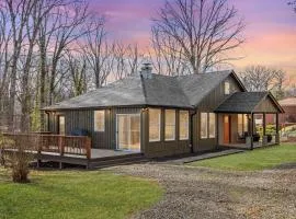 Sage Lodge by AvantStay 15 Min to Downtown Deck