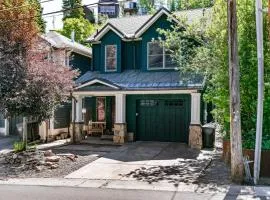Red Hawk by AvantStay Charming Cabin w Theatre Spa 5mins to Deer Valley Mtn