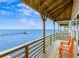 Waterfront Shared Boat Dock Pool w Views Ariel’s Grotto by AvantStay