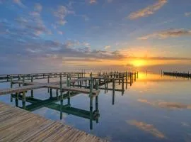 6BDR Bay Haven w Shared Waterfront Pool Boat Dock Keeper Trout by AvantStay