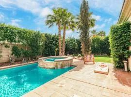 Casa del Sol by AvantStay Backyard Oasis Pool Hot Tub Outdoor Dining Area