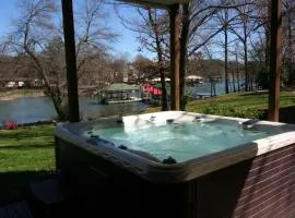 Lakeside Lodge by AvantStay Hot Tub Dock