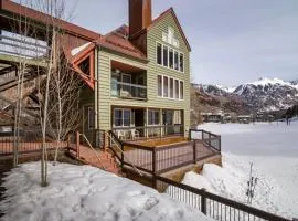 Etta Place 1 by AvantStay Ski In Ski Out Unit w Views of the Slopes