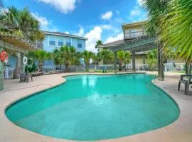 Pool Walkable to Old Town Eateries Nightlife Shops Palm Palace by AvantStay