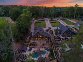 Black Bear Blue Heron by AvantStay 2 Lakefront Homes Sleeps 43 Pool Dock Theater