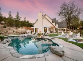 The Riesling Retreat by AvantStay Estate w Pool HotTub Putting Green Pickle Ball Court